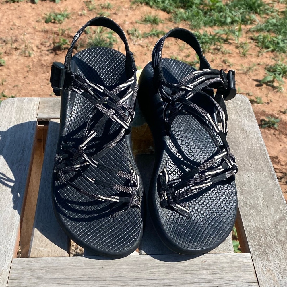 Chaco Women’s 9 black ZX3 scatter classic strap waterproof hiking shoe sandal